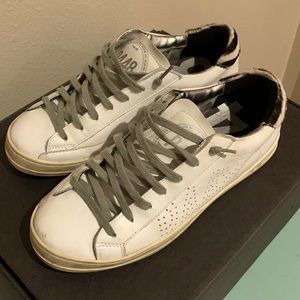 P448 Lowtop John white sneaker with zebra detail size 41 EUC